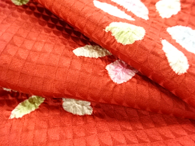  絞り　花模様小紋着物